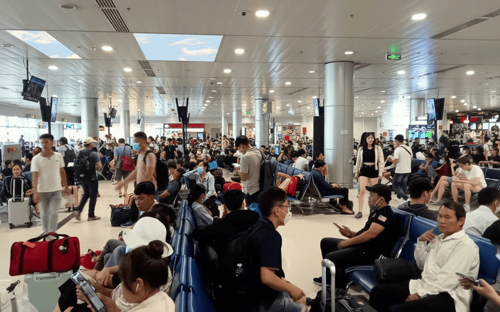 S&acirc;n bay đ&ocirc;ng đ&uacute;c v&agrave;o những dịp cao điểm h&egrave;, lễ, Tết